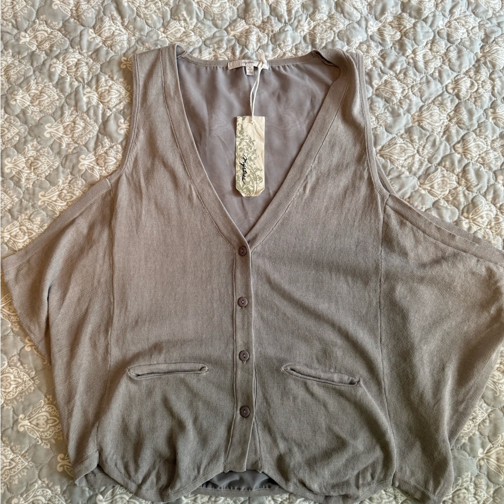 Mystree Button-Front Top - Picture 6 of 9